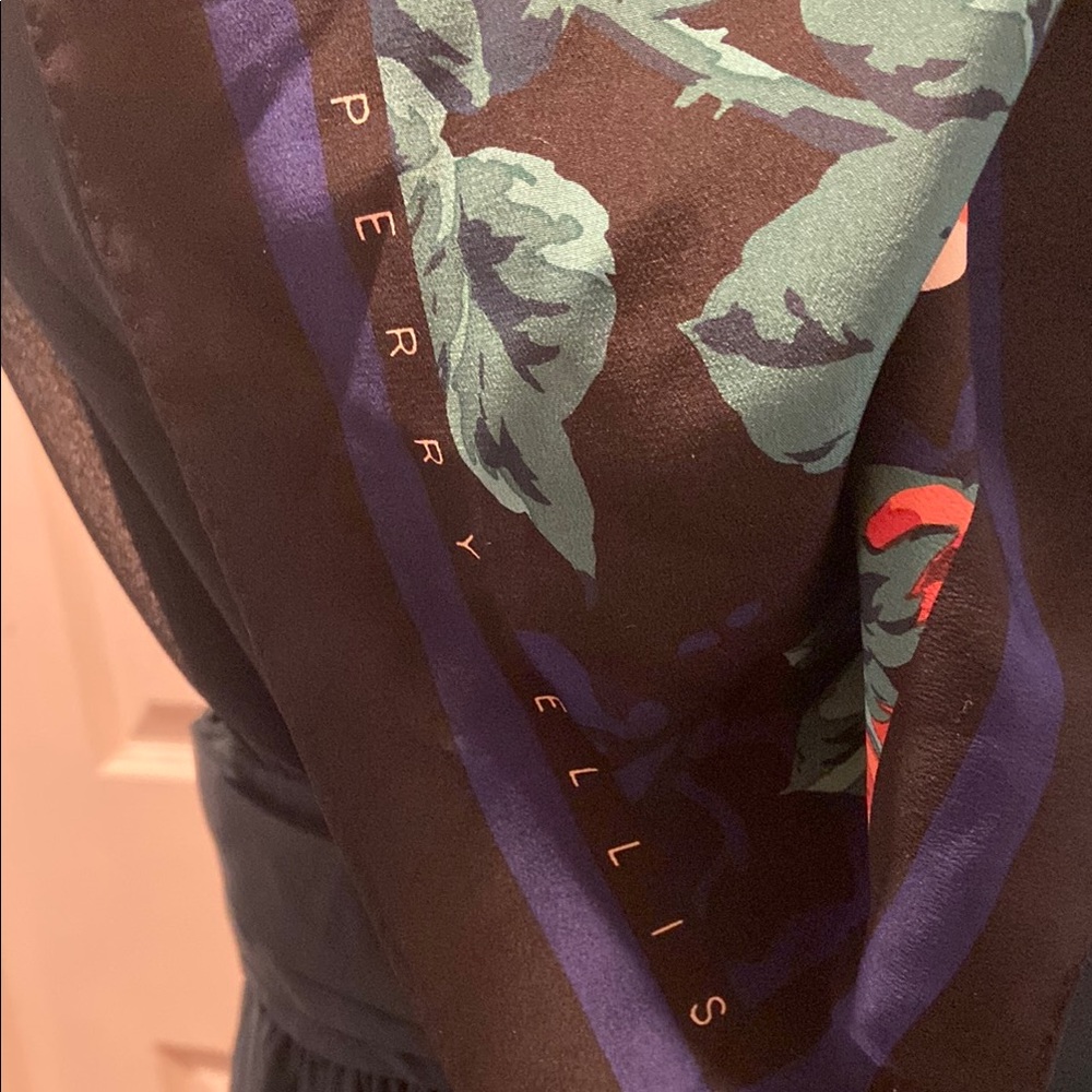 PERRY ELLIS VINTAGE silk  Floral Black/blue Scarf - Picture 2 of 6